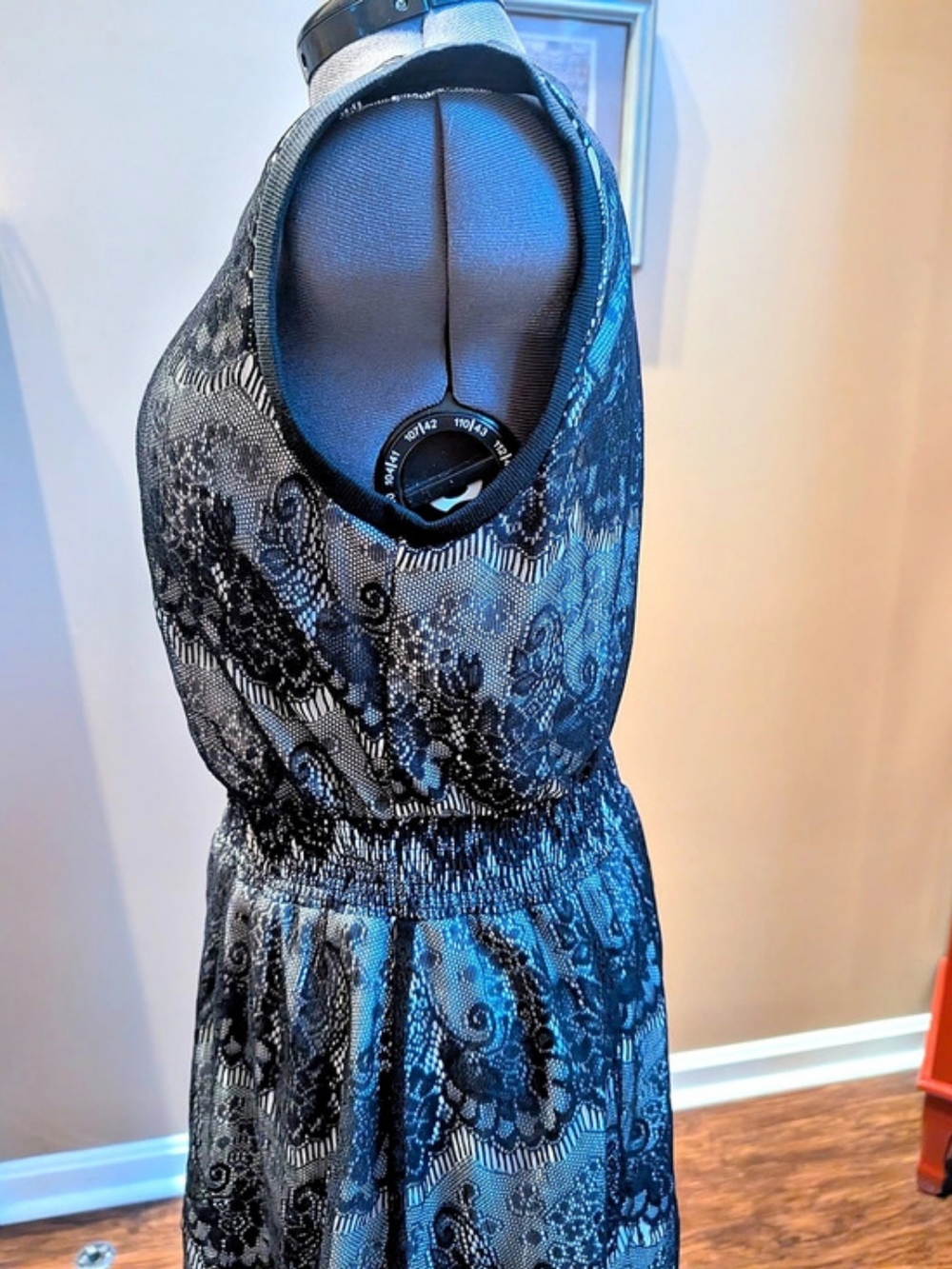 Gibson Latimer Lace Floral Mini Dress Size Medium Like New - Picture 5 of 6